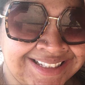 Meet your Posher, Cynthia